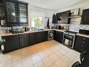 Kitchen- click for photo gallery